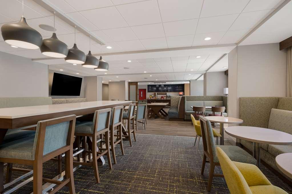 Hampton Inn By Hilton Detroit Southfield Restaurant photo