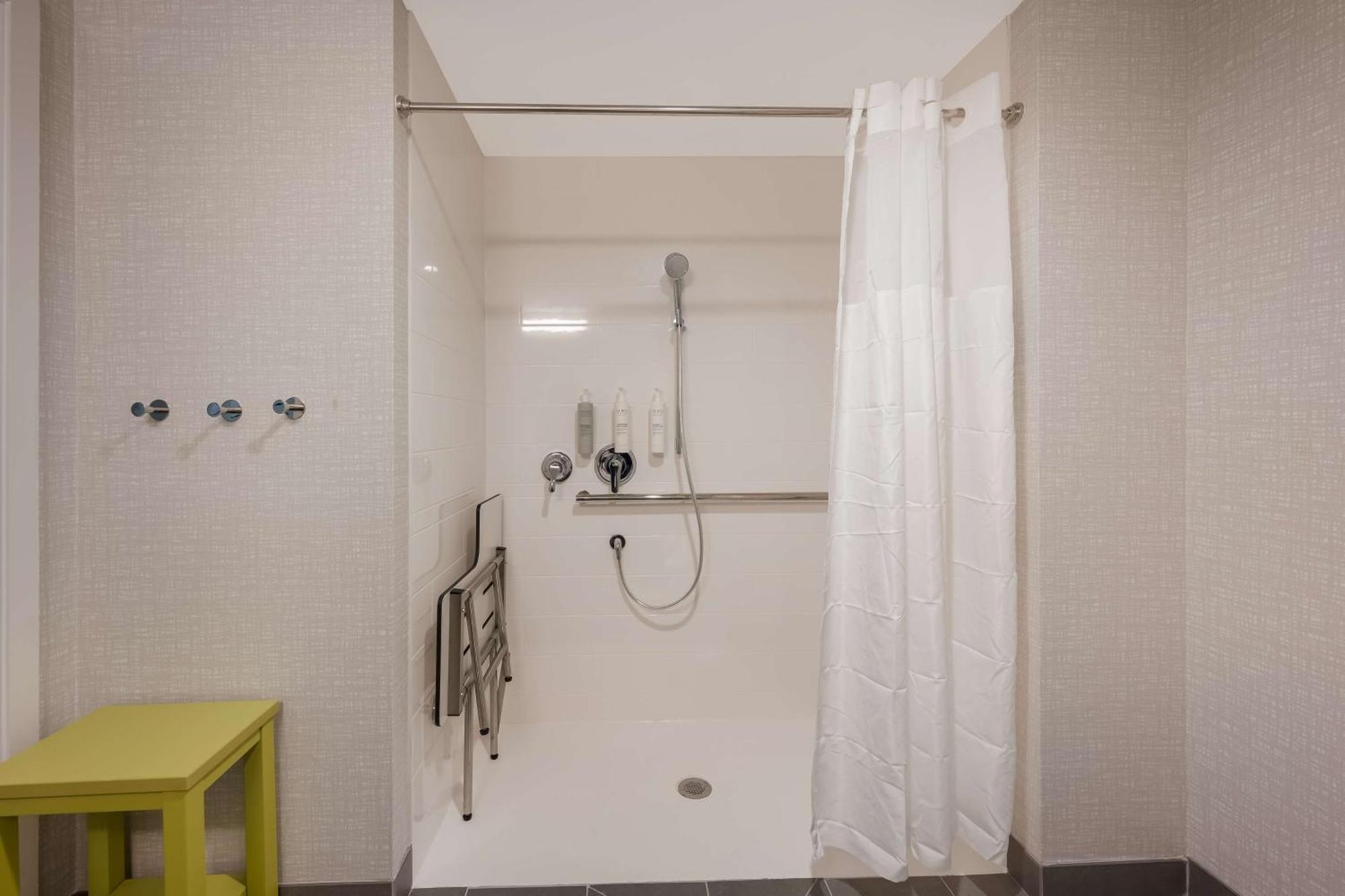 Hampton Inn By Hilton Detroit Southfield Exterior photo